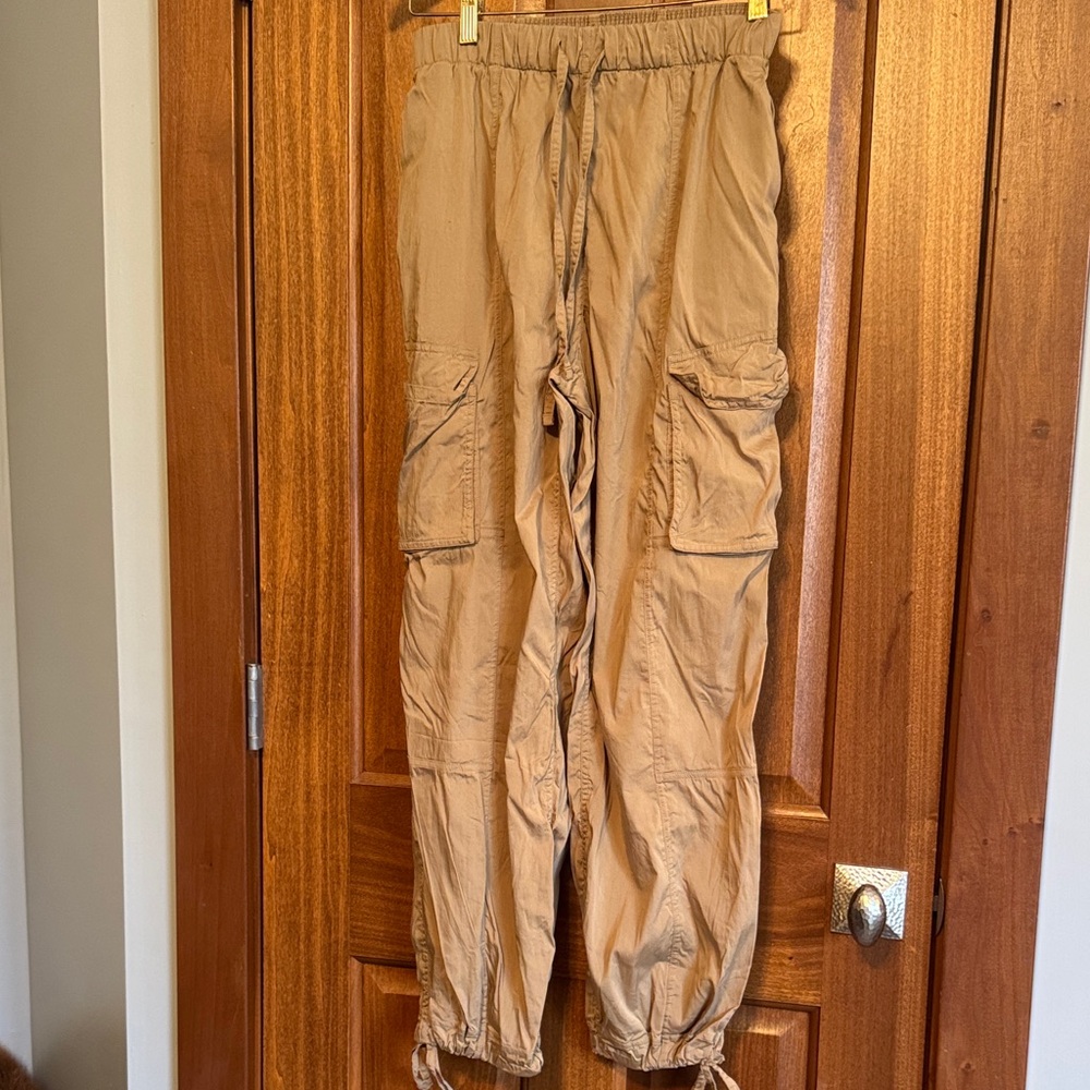 Lululemon Women’s Tan Cargo Pants
